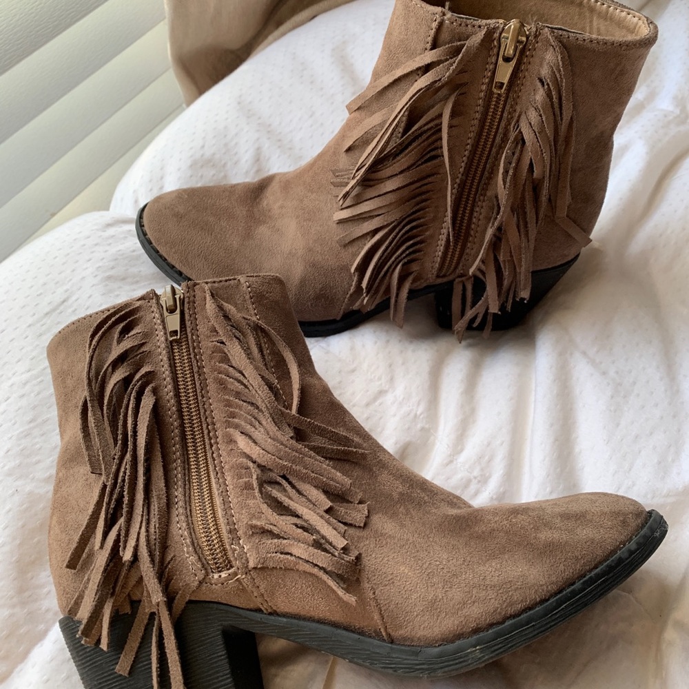 Alpine Swiss faux suede fringe ankle booties sz 7